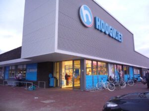 Afbeelding van een voorgevel van Hoogvliet Supermarkt